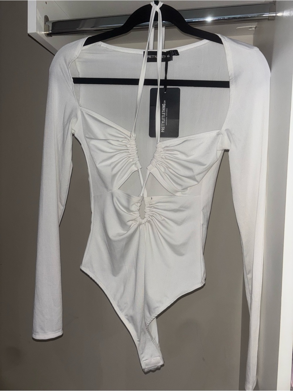 PrettyLittleThing White Ruched Cutout Long Sleeve Bodysuit